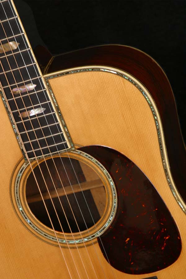 Featured Inventory Archives 1999-2012 | Gruhn Guitars