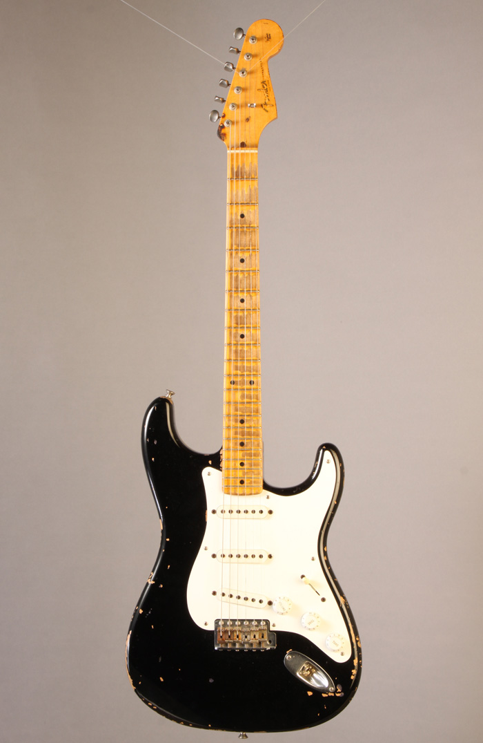 EF8714 Fender Eric Clapton "Blackie" Tribute Series Stratocater 2006
