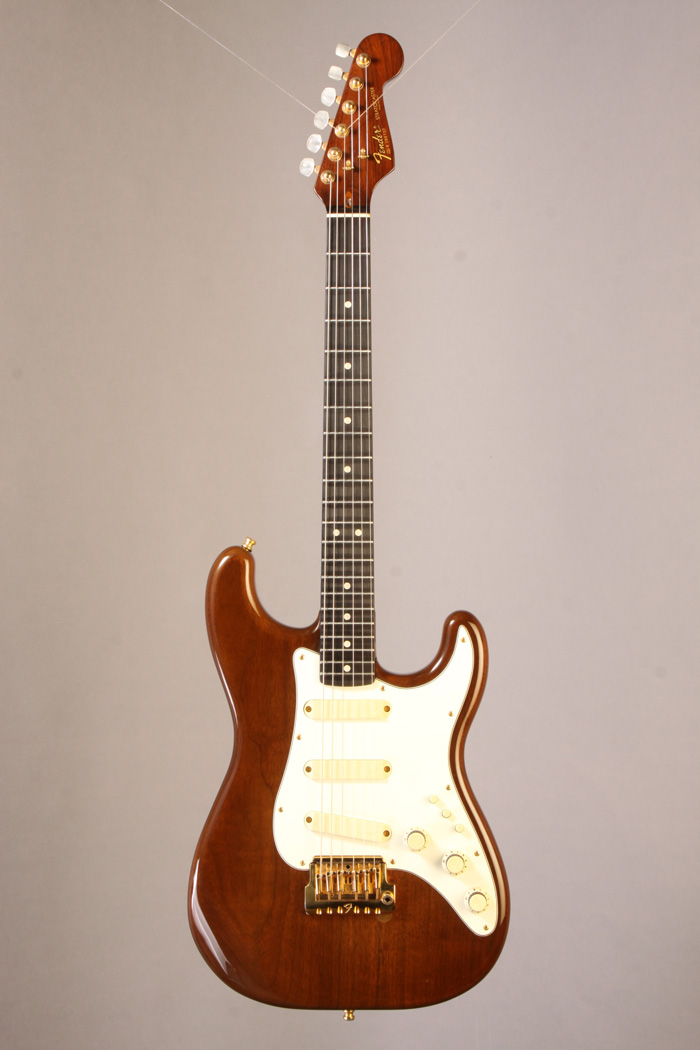 EF8781 Fender Walnut Elite Stratocaster 1983
