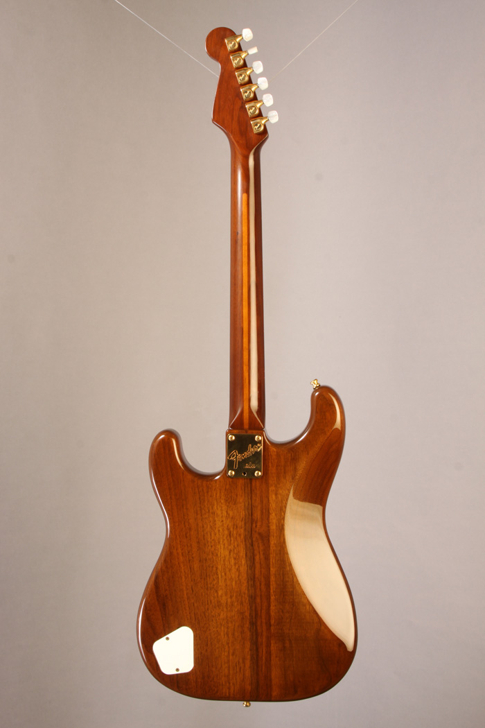 EF8781 Fender Walnut Elite Stratocaster 1983