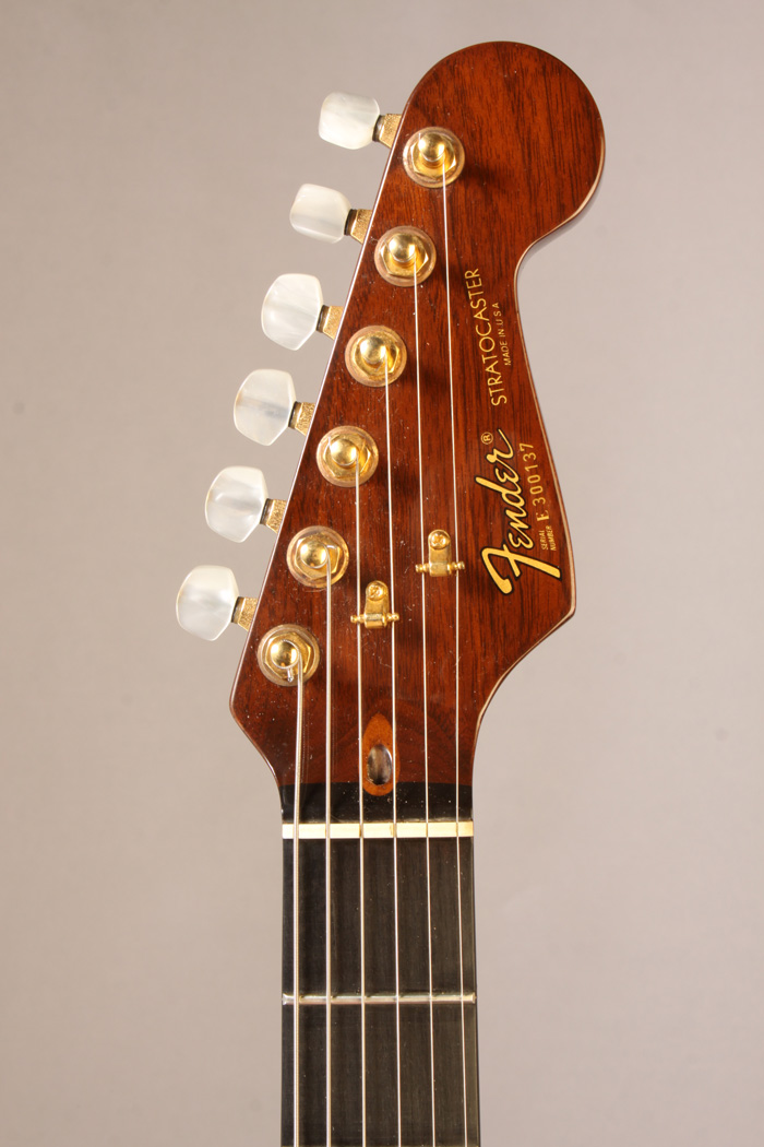EF8781 Fender Walnut Elite Stratocaster 1983