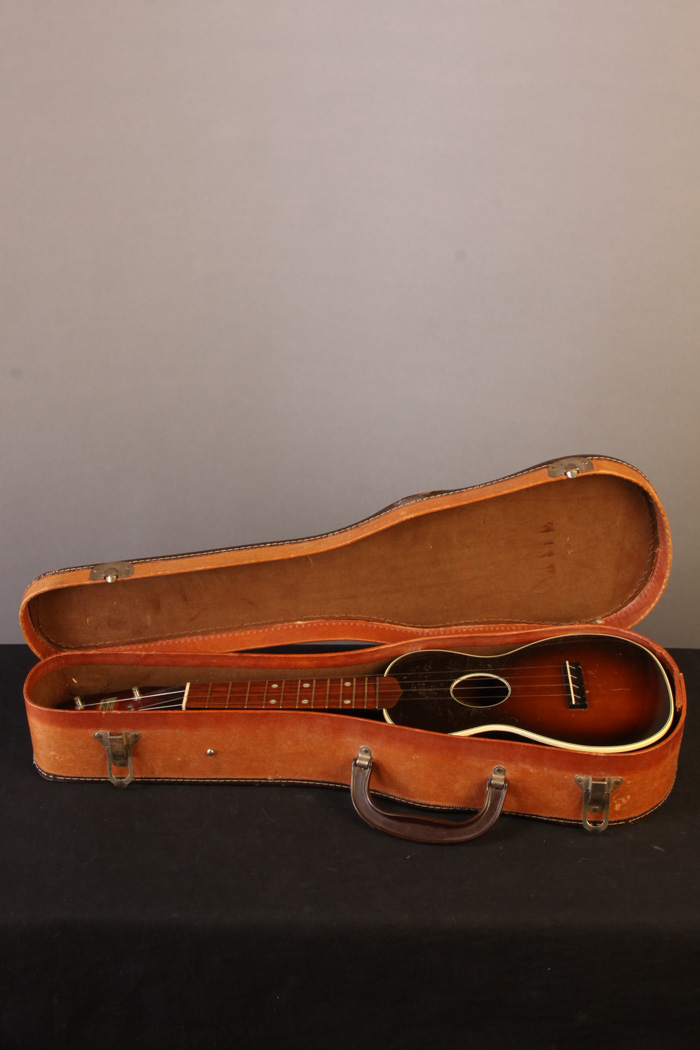 UK1362 Harmony Roy Smeck concert uke c. 1940